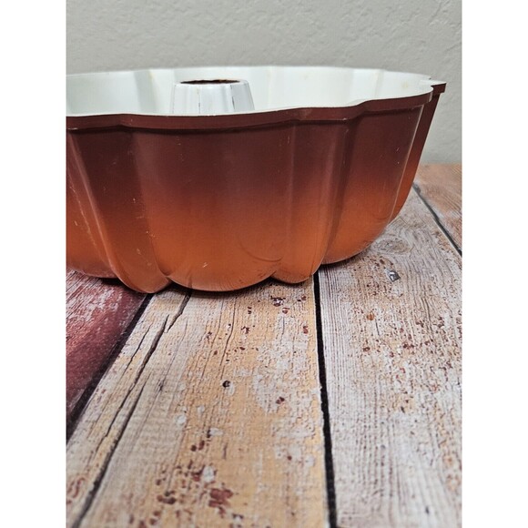VTG Bundt Brand Northland Aluminum Fluted Tube Ombre 10" Cake Pan - Picture 8 of 11